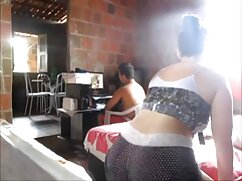 Une fille aux cheveux noirs a besoin d'un porno hd gratuit bon travail