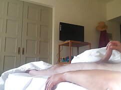 La douce film x pornovore Mia Moore fait une pipe et baise son voisin