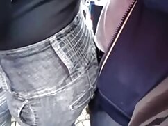 Trois filles sexy baisent deux mecs