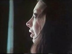 La belle-mère chaude Ava streaming film adultes Adams séduit son beau-fils et couche avec lui dans sa chambre