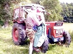 Femme de ménage sexy a dû baiser son patron