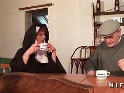 La milf sexy Demi  Delia enseigne la baise
