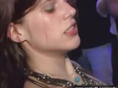Hot blonde joue à divers jeux