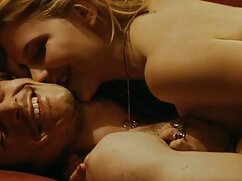 Le yoga sexe porno français avec sa belle-mère se transforme en un trio sauvage