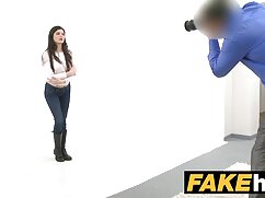 Un facteur en chaleur baise une femme au foyer
