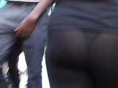 Le petit doxy Bambi Black saute  sur une grosse bite lancinante