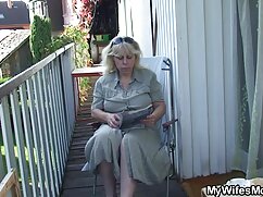 Une femme coquine baise un jardinier