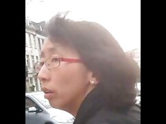 GILF Arwen aux film pornographie xxx petits seins fait plaisir à son jeune amant