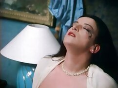 Poussin russe film porno streaming gratuit a sucé la bite dans le parc