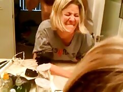 Cherie apprend à sa belle-fille et à son petit film porno russe complet ami quelques astuces
