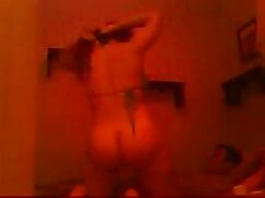 Plantureuse brune a une belle éjaculation faciale