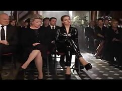 Pick-Up Chick partageant la viande  de chair de Keiran