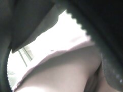 Maman Emma Starr enveloppe la virilité d'un jeune homme