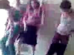 Maman aux gros seins invite son film de x gratuit voisin pour une bonne baise