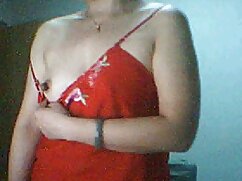 La jeune brune Katrine Pirs montre son corps film x gratuit en ligne devant la caméra